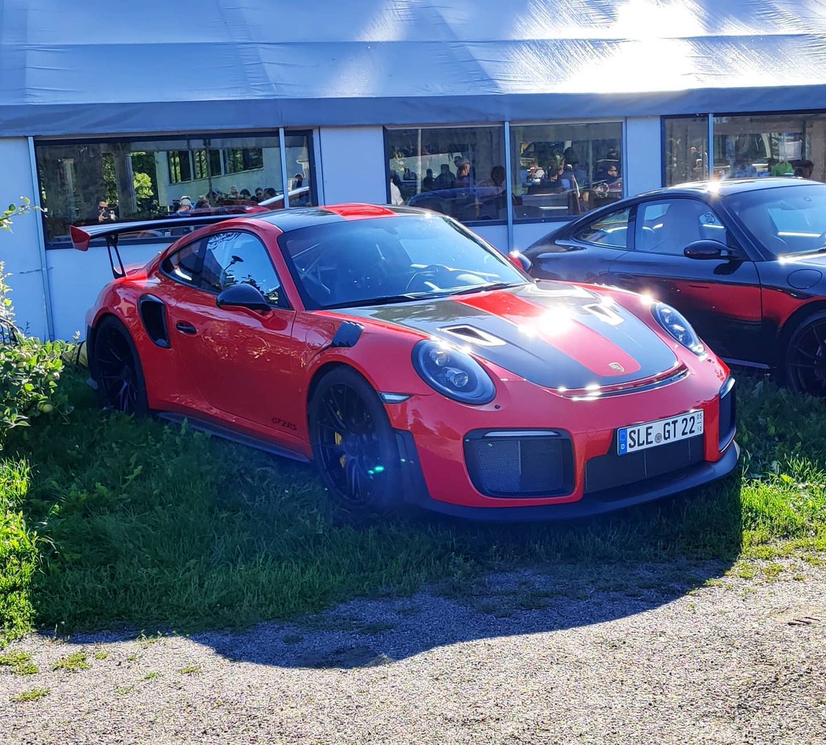 CarspotterF's tweet photo. Porsche 911 GT2RS
.
.
.
.
.
.
.
.
.
.
.
.
.
#porsche #porsches #porsche911 #porsche911gt2 #porsche911gt2rs #porsche991 #porsche991gt2rs #991 #911 #911gt2 #911gt2rs #991gt2rs #red #carbon #carbonfiber #gt2 #gt2rs #rs #scb…

📸 https://t.co/7d2sKZ7nP1 via https://t.co/LsfFhqNDT5 https://t.co/ztiT1hLiIQ