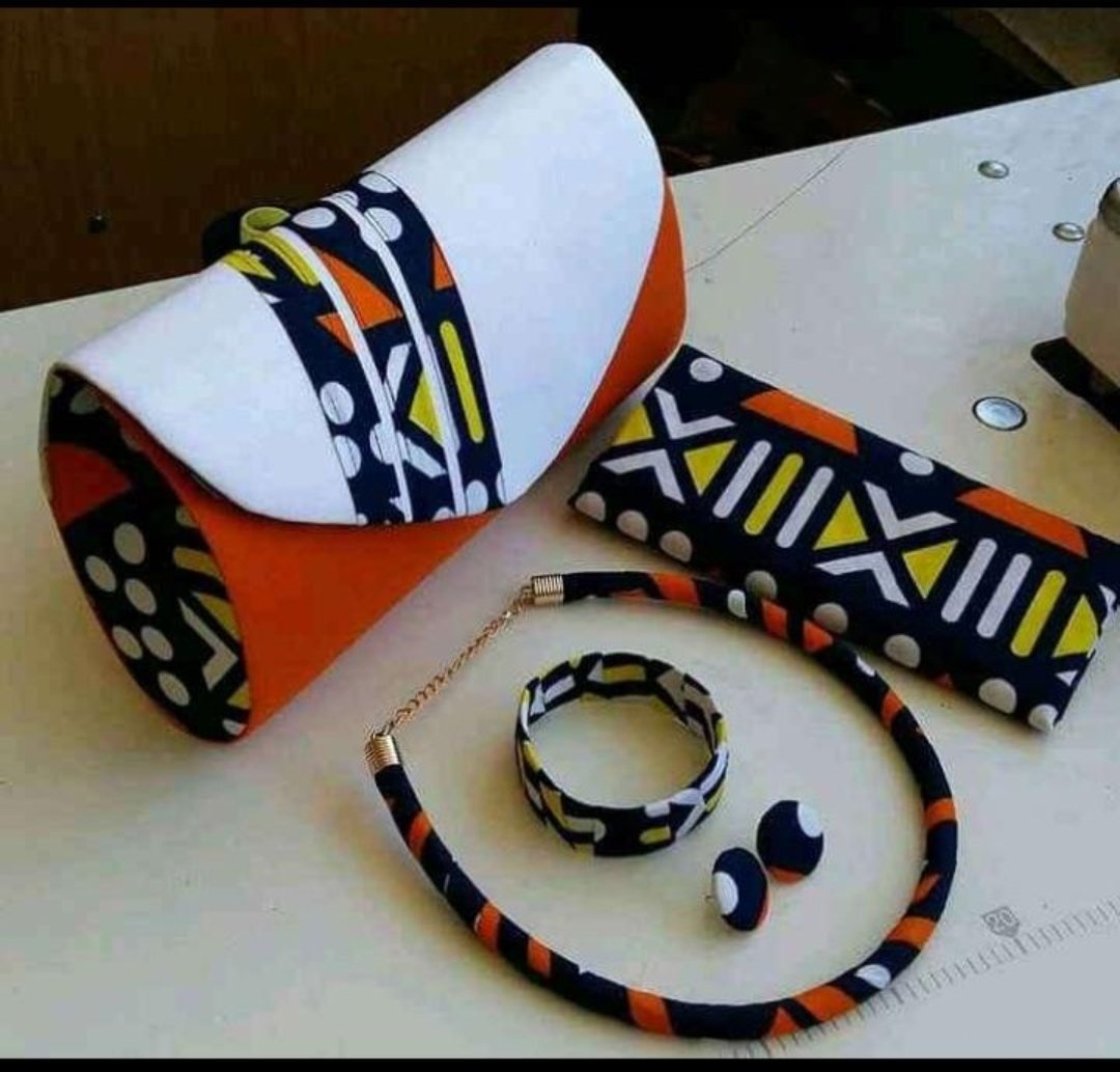 CrimsonCons's tweet photo. ~ R 150 for the whole set of 5

~ R 170 if you include a mask

~ Country wide delivery

~ Whatsapp 0611062047 

#Loadshedding | Tito | #September1st | # Springday | #Rakgadichallenge | #Rakgadi
| https://t.co/un8AeINhlR