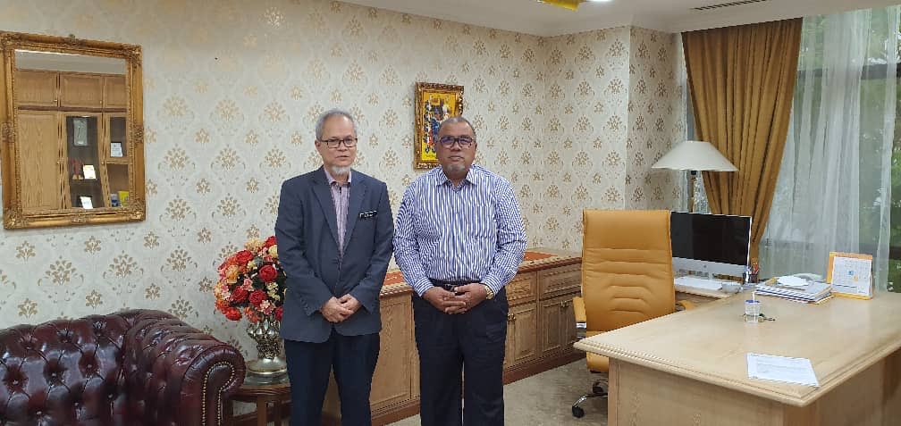 Mengunjungi ke pejabat YB Dato’ Zulkafly EXCO INTAP