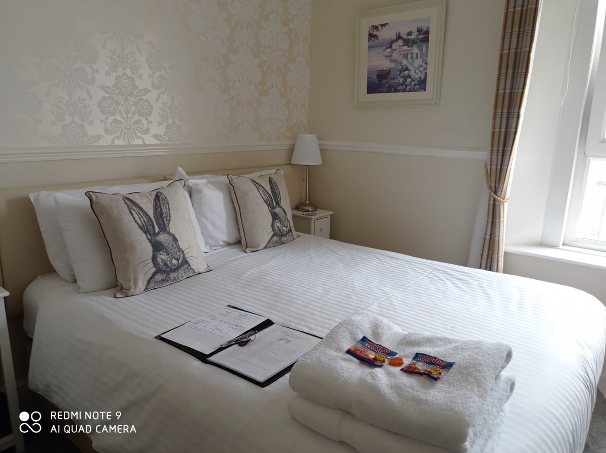 2020Mywey's tweet photo. Lynne has owned St John's Guest House since November 2017. Their rooms are simplistic and spacious, allowing for a clean and comfortable atmosphere. With family and couple rooms on offer, there is something for all holiday makers. #holiday #staycation #weymouth #guesthouse https://t.co/unHUUW1erF