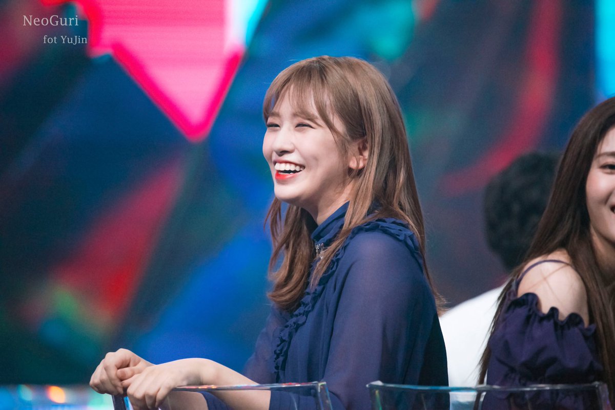 yujin has the prettiest smile ever!!