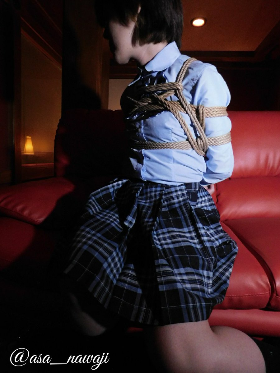 拐かされた制服娘②

不気味な部屋で縛られて

やっぱり制服に麻縄は合いますね！
この制服、撮影始める前にモデルさんと一緒に選んで購入しました😁
