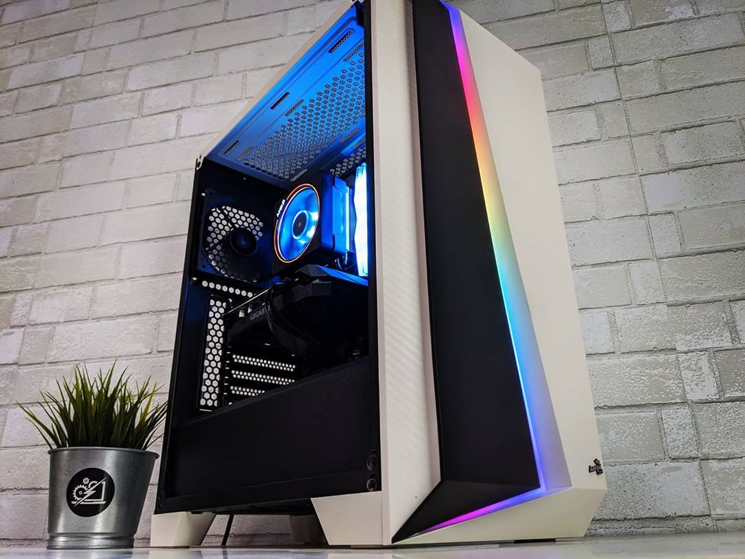 Semitorre RGB CYLON PRO 
🌀 Hasta 13 modos de iluminación
🌀Panel lateral total de cristal templado
🌀Soporte para refrigeración líquida de hasta 240mm
🌀 Soporte para hasta 6 ventiladores de 120mm
🌀 Incluye ventilador trasero de 120mm
💸 57,90 €
🛒 ow.ly/2sYp50BerjP