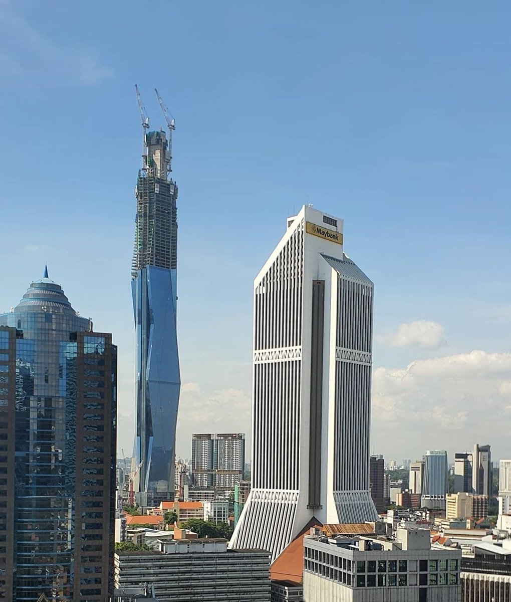 Dekat Kuala Lumpur, mesti korang perasan ada satu bangunan baru dalam pembinaan yang tinggi menjulang! Lagi tinggi dari KLCC, TRX & Menara KL.

Tahukah korang, bangunan tu kalau dah siap, ia akan jadi bangunan KEDUA TERTINGGI DI DUNIA selepas Burj Khalifa!

Ini adalah bebenang: