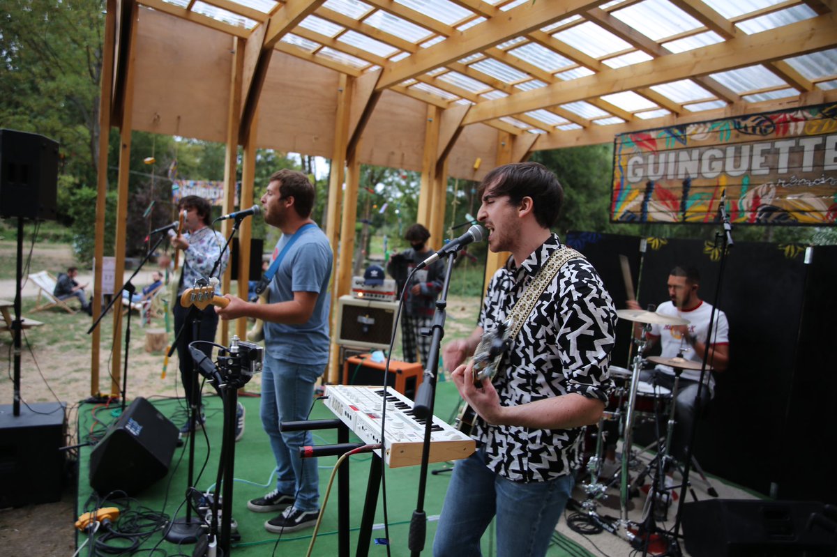VeloursProd's tweet photo. 🌿 La météo capricieuse et la pluie ne nous ont pas empêché de passer une belle semaine à La Guinguette Rémoise. 

Des moments de détente parfaits pour une rentrée tout en douceur et cela pendant encore trois semaines au parc de la Roseraie. 🌴

#fikus #ugz https://t.co/MoeJbEiuhL