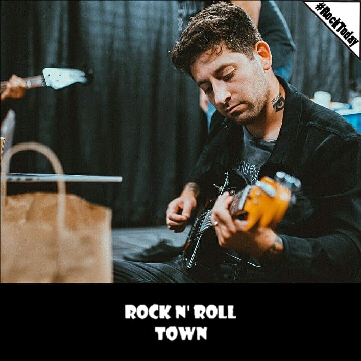 RockNRollTown's tweet photo. #RockToday
📅 01/09/1984 📅
Γεννιέται ο @trohman, κιθαρίστας των @falloutboy.
#RnRT #Towners #JoeTrohman #FallOuBoy #Guitarist #Birthday #HappyBirthday #FallOutBoyFans #Rock #Music https://t.co/aCbgErPXec