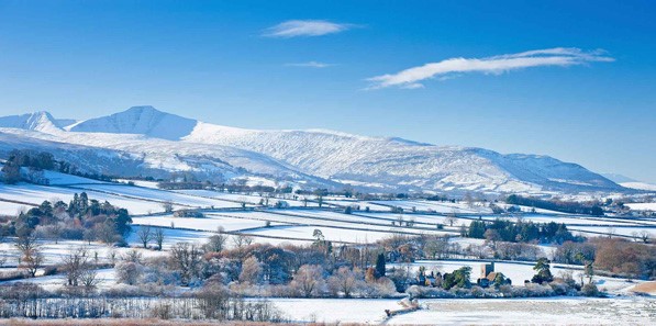 Hot off the press -  we're offering 5* narrowboat cruising holidays along the length of the Mon & Brec canal for #Christmas and New Year! Thanks to @CRTWalesandSW for making this possible. #luxury #dogfriendly #loveMonmouthshire #BreconBeacons bit.ly/3bfIO3F