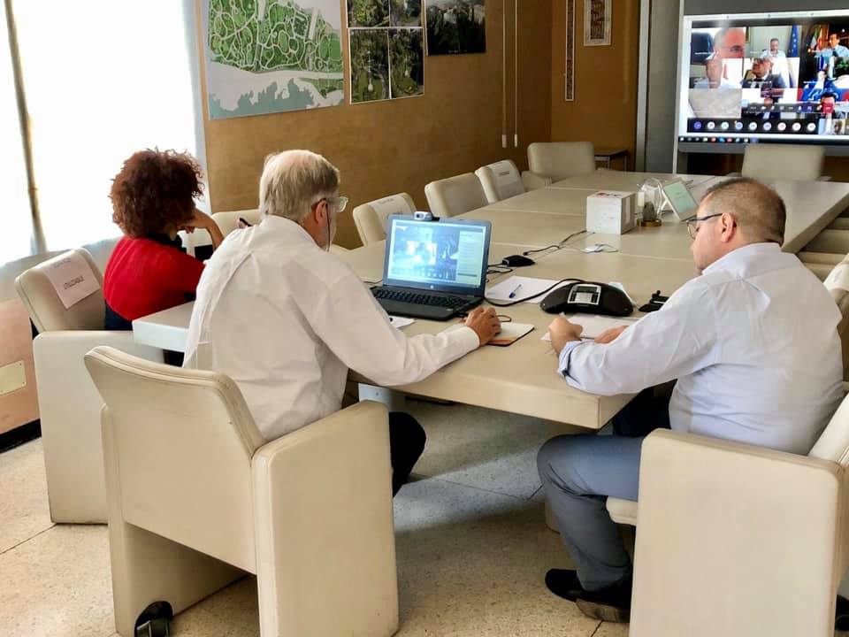 ANCI Liguria (@anciliguria) on Twitter photo Il presidente e sindaco di <a href="/GenovaMetropoli/">Città Metropolitana di Genova</a> @buccipergenova partecipa insieme al direttore <a href="/PierluigiVinai/">Pierluigi Vinai</a> al coordinamento dei #sindaci delle Città metropolitane <a href="/comuni_anci/">comuni_anci</a>.
All’ordine del giorno, proposte per il #recoveryplan Il presidente e sindaco di <a href="/GenovaMetropoli/">Città Metropolitana di Genova</a> @buccipergenova partecipa insieme al direttore <a href="/PierluigiVinai/">Pierluigi Vinai</a> al coordinamento dei #sindaci delle Città metropolitane <a href="/comuni_anci/">comuni_anci</a>.
All’ordine del giorno, proposte per il #recoveryplan