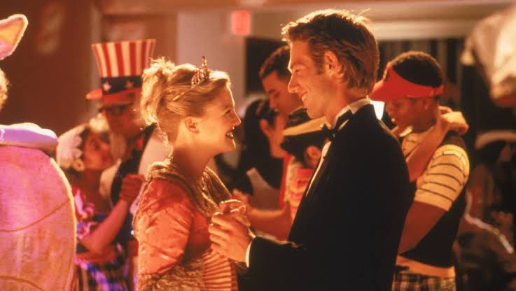 Never Been Kissed (1999)Kisah cinta seorang reporter yang menyamar menjadi siswi SMA dengan gurunya ini menyenangkan sekali buat ditonton berkali-kali. Memantik tawa tapi juga punya momen manis yang bikin gemas. Sulit untuk tak terharu dengan momen puncak di lapangan baseball.