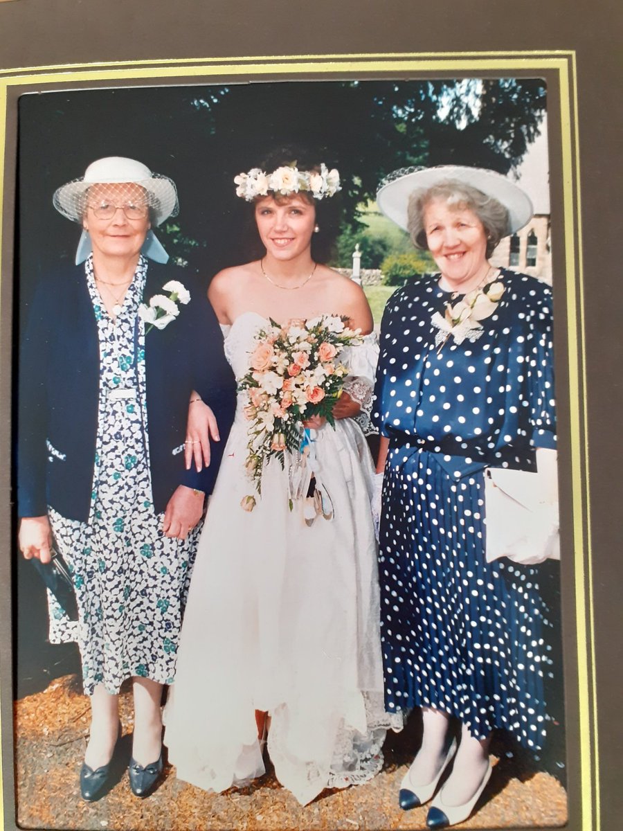 cathgeden's tweet photo. ❤❤👰🤵💒 Celebrating our 30th wedding anniversary today, reminiscing over lovely memories from a beautiful day #penblwyddpriodas #weddinganniversary #priodasperl #pearlwedding https://t.co/g6HZhFR8bo