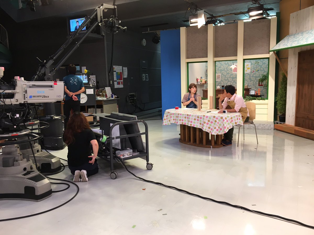 Rkkテレビ からふる 喫茶からふる公式ツイッター スタジオ からふるのスタジオセットです 見切れはご了承ください 毎週金曜午前9時55分から放送です よろしくお願い致します Rkkテレビ からふる 喫茶からふる公式ツイッター スタジオ からふるのスタジオセットです 見切れはご了承ください 毎週金曜午前9時55分から放送です よろしくお願い致します