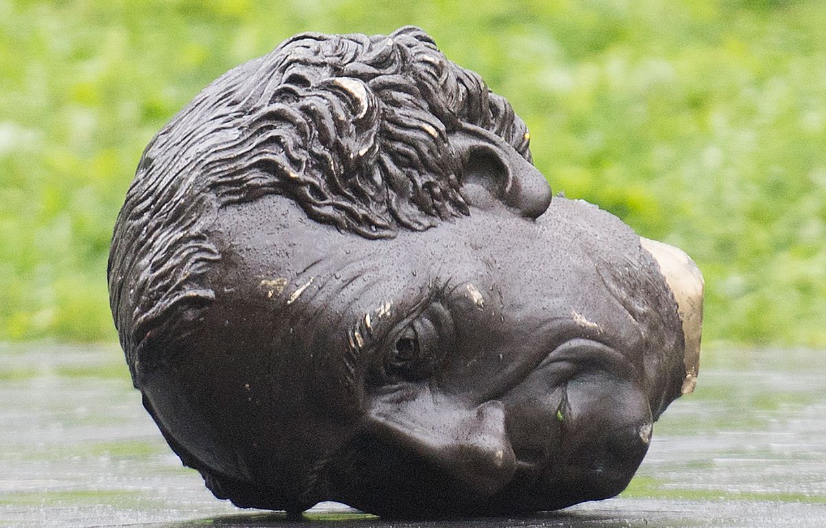 JeanFrancoisNad's tweet photo. Le monument à John A. Macdonald avait-il été érigé sans opposition le 6 juin 1895? La petite histoire d’une journée où ce monument, entouré par l’armée, était célébré sous la direction d’un multimillionnaire qui devait tout à son ami conservateur:  https://t.co/XGikSM0dsF https://t.co/OvHTt4EUbn