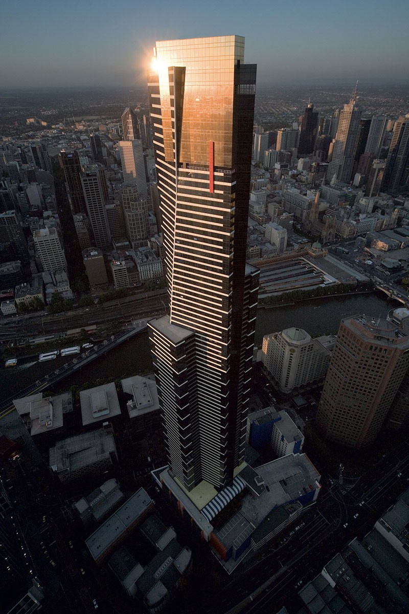 Arkitek kepada Merdeka 118 ini adalah Fender Katsalidis yang berasal dari Australia. Diorang ni terkenal dengan Eureka Tower yg pernah menjadi bangunan tertinggi di Australia.