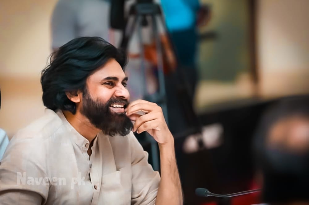 Saiteja26923829's tweet photo. #HBDPawanKalyanThat Smile Makes Me Happy...😍
That Smile Makes Me Stronger...😍😍
That Smile Makes Me Motivated...😍😍😍
Forever With @PawanKalyan

Millon Dollar Smile❤️❤️

#HBDPawanKalyan https://t.co/gmBMFAN8ZL https://t.co/DelhUYhtjS