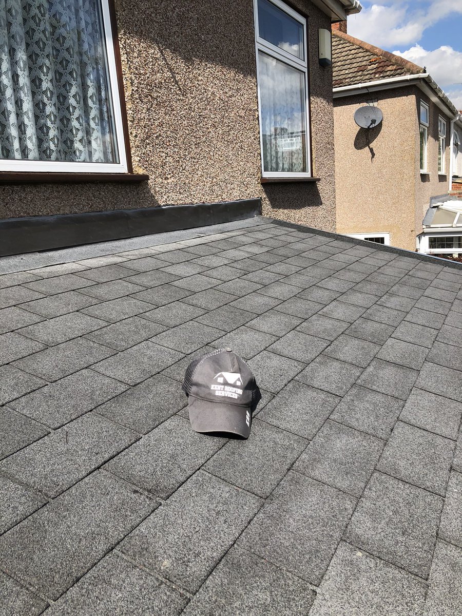 KentRoofingSer2's tweet photo. New Felt Shingles ✅
New Deck✅
New Fascias✅
New Leadwork✅
New Galv Trims✅
Project complete on time and to budget😊
#roofing #roofingworld #roofinglife #construction #maintenance https://t.co/R128xdOlOG