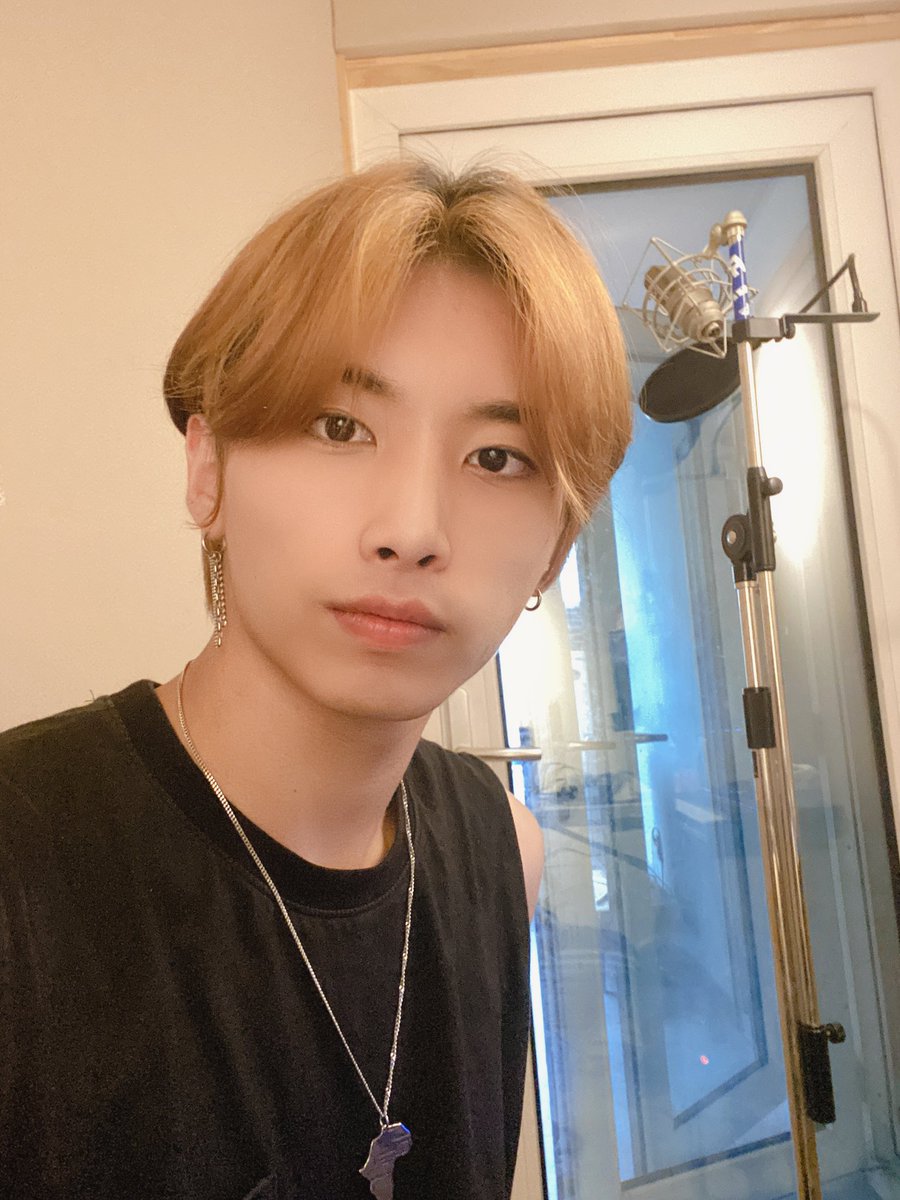 TRCNG_official's tweet photo. #TRCNG #하영 여러분 추천곡 부탁드려요!! 완죤 신나는 걸로요!! https://t.co/p7jTdqAg43