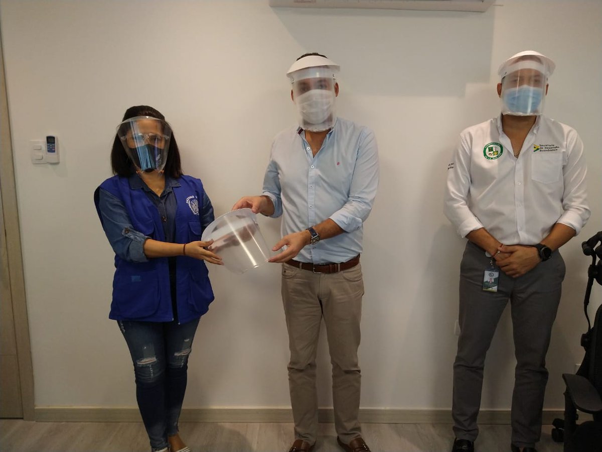 PnudColombia's tweet photo. “Estos 2800 #CascosDeVida llegan en el momento más oportuno: justo cuando dejamos atrás el aislamiento extensivo, para pasar a uno en nueva normalidad que significa retos muy grandes para territorio: proteger la vida de nuestras comunidades” @NemesioRoys @LAGUAJIRAGOB https://t.co/7obiwIT1JT