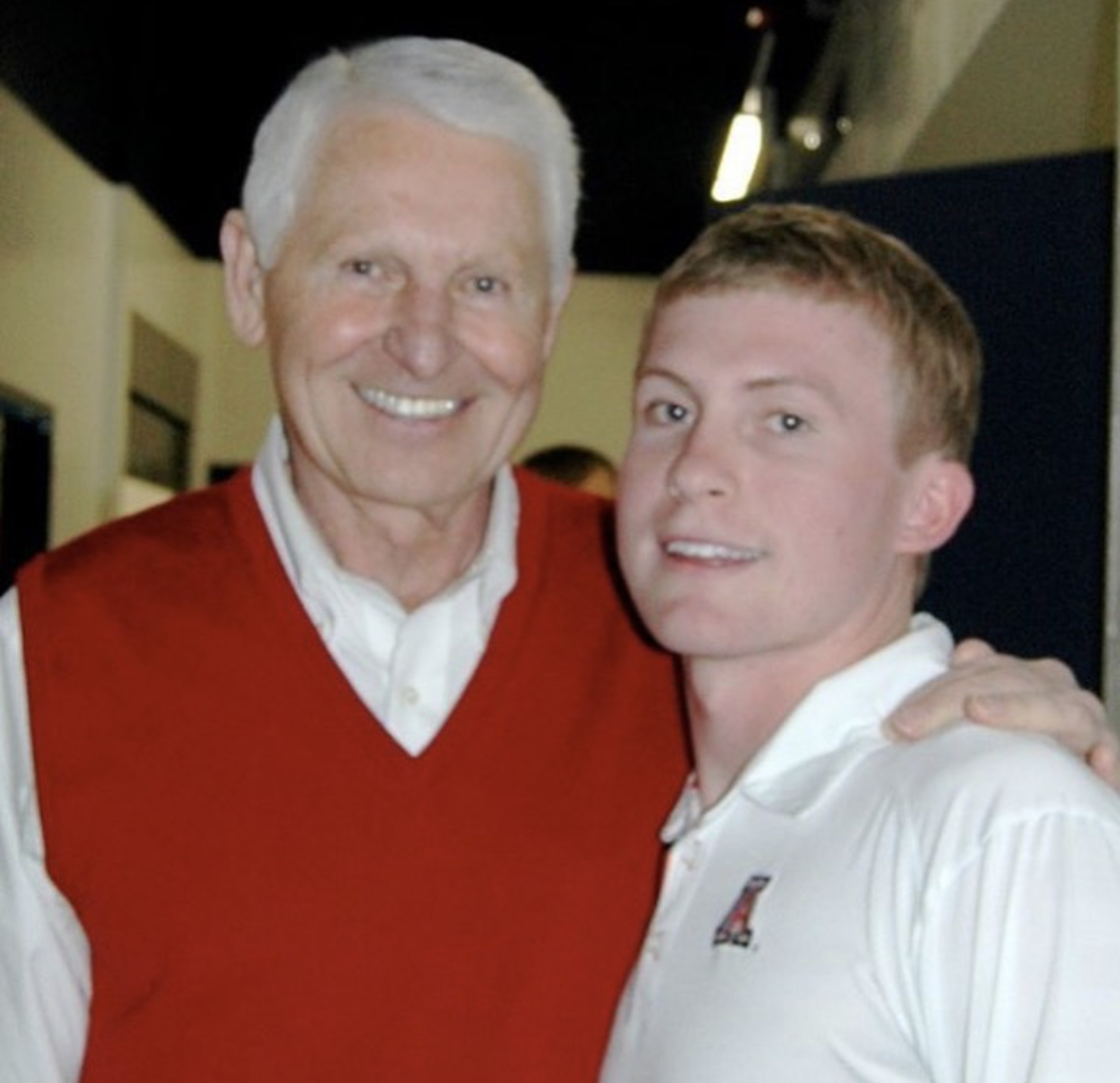 AndyBuhler's tweet photo. For Sumner's @CoachJackson03, Lute Olson wasn't just a mentor. Olson gave him direction.

“When you’re an 18-year-old kid trying to find your way, when you’re at the ‘Y’ in your life, you can either go left, right, backward. He allowed me to go forward.”

https://t.co/CNnBOoOfsX https://t.co/0ruMLEEDuw