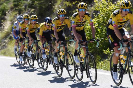 jesusguevarab's tweet photo. ⬆⬆ JUMBO VISMA: es el bloque más fuerte. Kuss, Bennett, Van Aert, Martin... y Dumoulin.

⬆ ROGLIC: en un final más favorable a Pogaçar o Alaphilippe; vence, intimida y marca terreno. 

↗ LANDA: recuperado tras la caída, resiste en un día difícil. Llegará su momento. #TdF2020 https://t.co/L0pfV9juRU