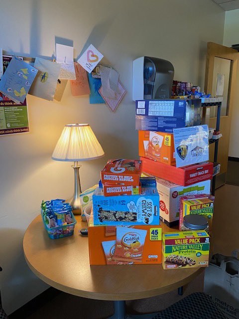 madisonpolice's tweet photo. A BIG thank you to a local Good Neighbor Project for dropping off some treats for our officers at the East Police District! 

We continued to be humbled by the community’s support. 

#GoodNeighborProject https://t.co/JvYUluje99