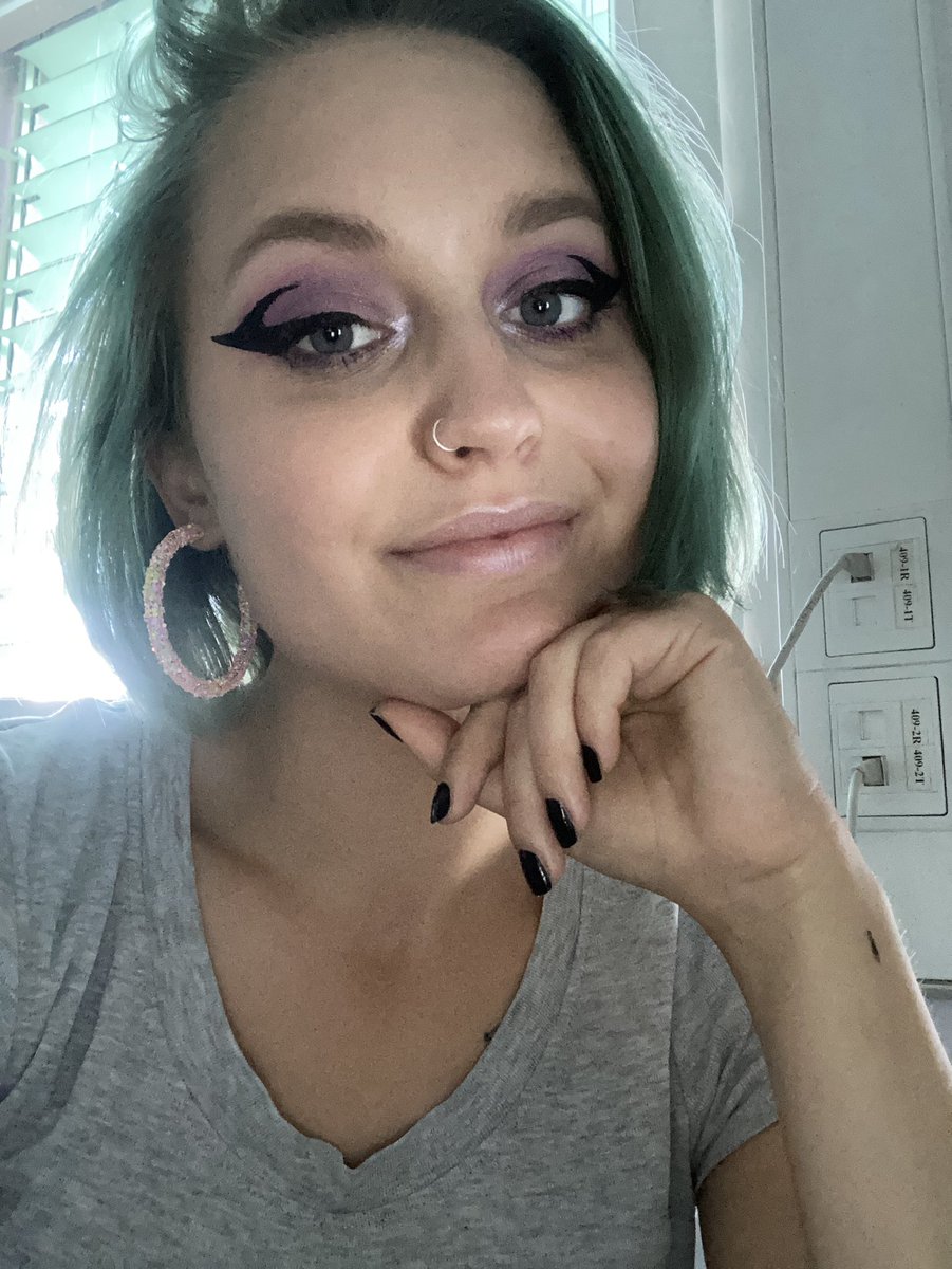 wastedheartmuke's tweet image. you’re the only one that makes me feel alive ✨ @Calum5SOS

#StreamKillMyTime
#REDSOS