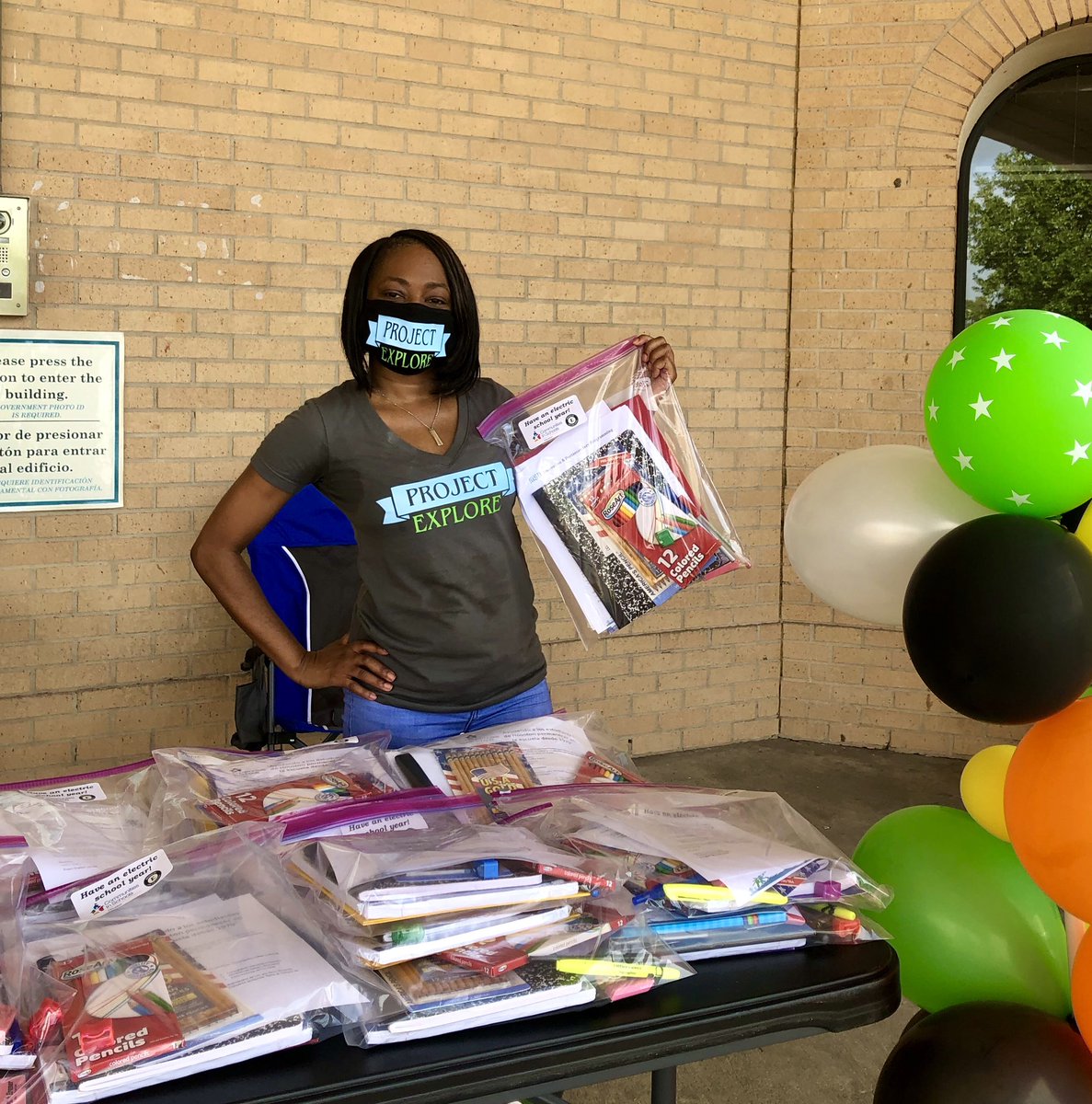 TrinaLowery11's tweet image. Chromebook Rollout and School Supply Giveaway at Edison Middle School! @HISD_ProjectEx 
#projectexplore 
#edisonmiddleschool 
#houstonisd