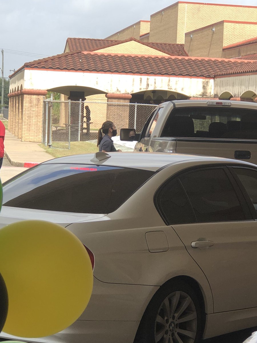 TrinaLowery11's tweet image. Chromebook Rollout and School Supply Giveaway at Edison Middle School! @HISD_ProjectEx 
#projectexplore 
#edisonmiddleschool 
#houstonisd