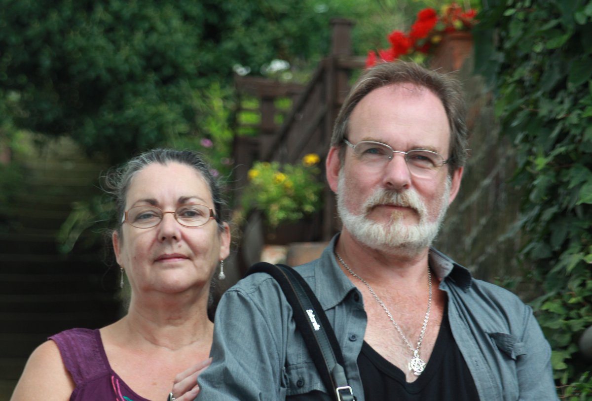 Our Gold Badges celebrate outstanding contributions to the English folk arts. We’re delighted to award them in 2020 to Mick Peat, Carolyn Robson, Benny Graham and Paul &amp; Liz Davenport efdss.org/about-us/what-…