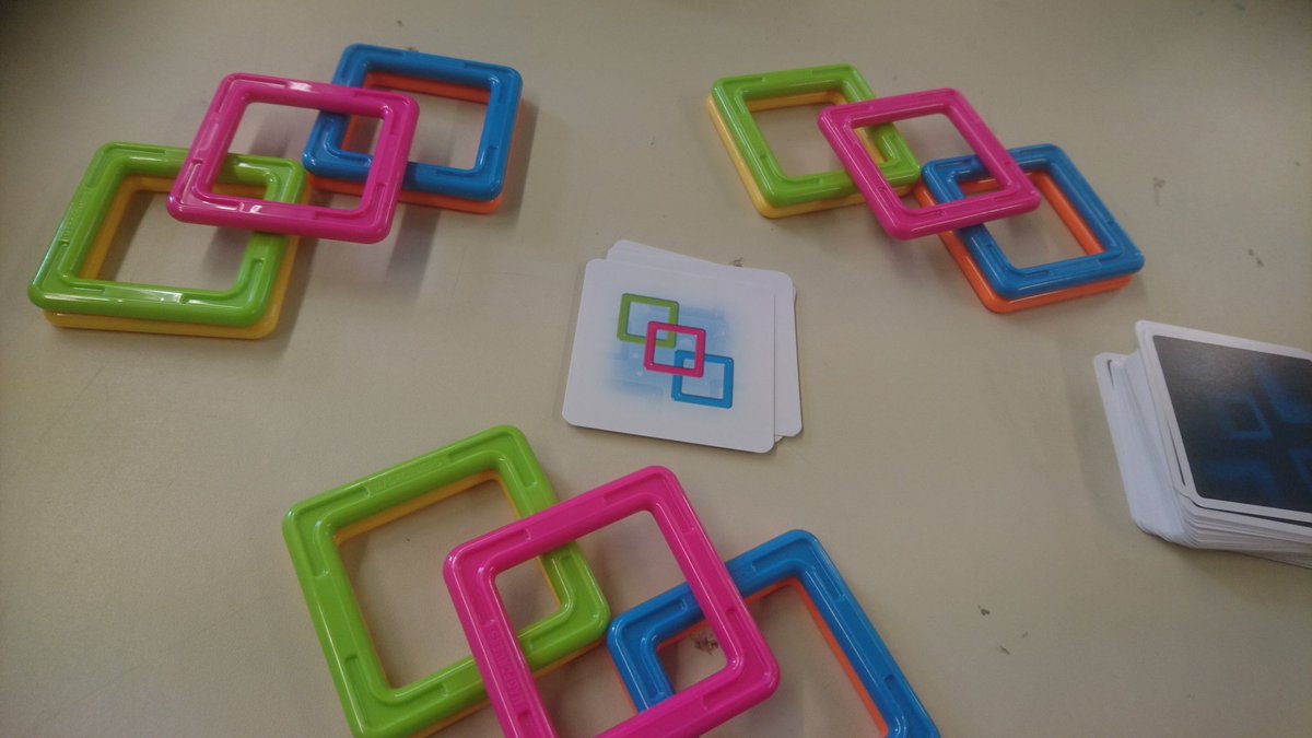 MissBayBee_de's tweet photo. Ich bin jetzt die Brettspielbeauftragte meiner neuen Schule, lustiger Titel, schöne Aufgabe: Ich versuche den SuS und den LuL moderne Spiele näher zu bringen. Dazu katalogisiere ich gerade den Altbestand 🙈
Heute schon mal #Magnetix und #ComboColor gespielt 😍
#twlz https://t.co/a9aU3Mu4ot