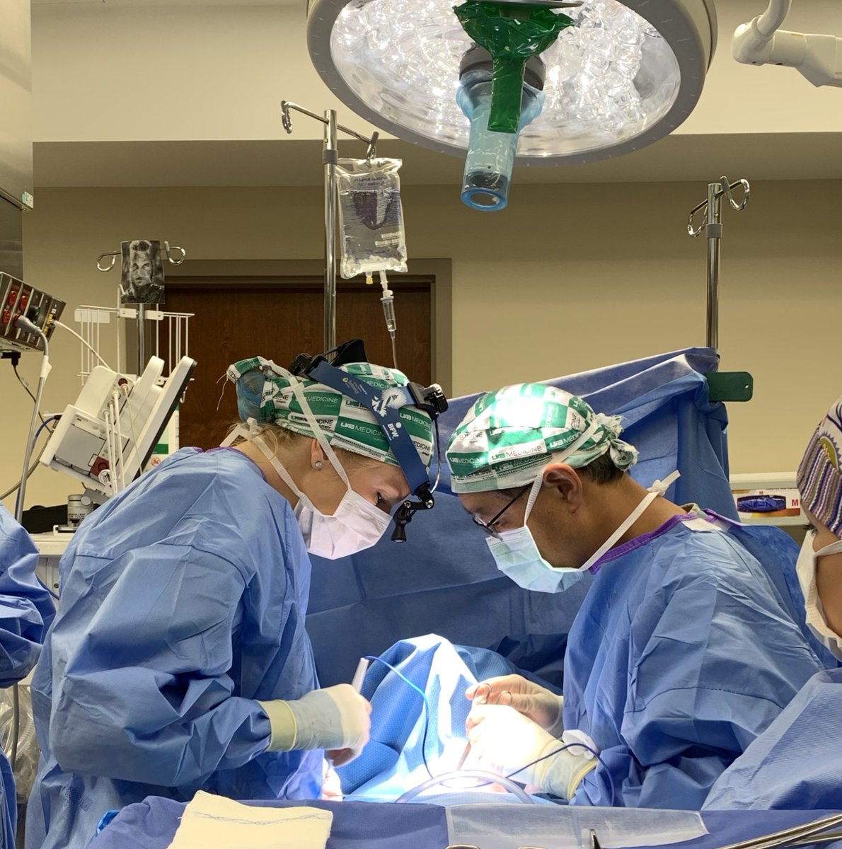 UABSurgery's tweet image. Look who’s in the OR next door! @herbchen our Dept Chair. He has an unwavering loyalty to his residents. He is so supportive and available anytime. He even runs a Chairmens conference every week of the year for the PGY1 and 2s. See you Friday morning Dr Chen! 
#WhyUABSurgery