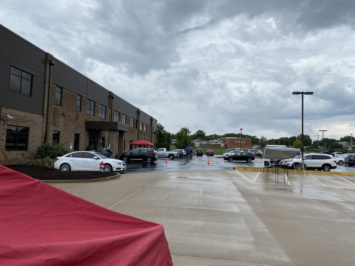 Middle school device pickup is about to begin!! Remember to bring your old devices and your chargers!  Today 12-4 #cpsbest ⁦<a href="/tech_cps/">CPSTech</a>⁩