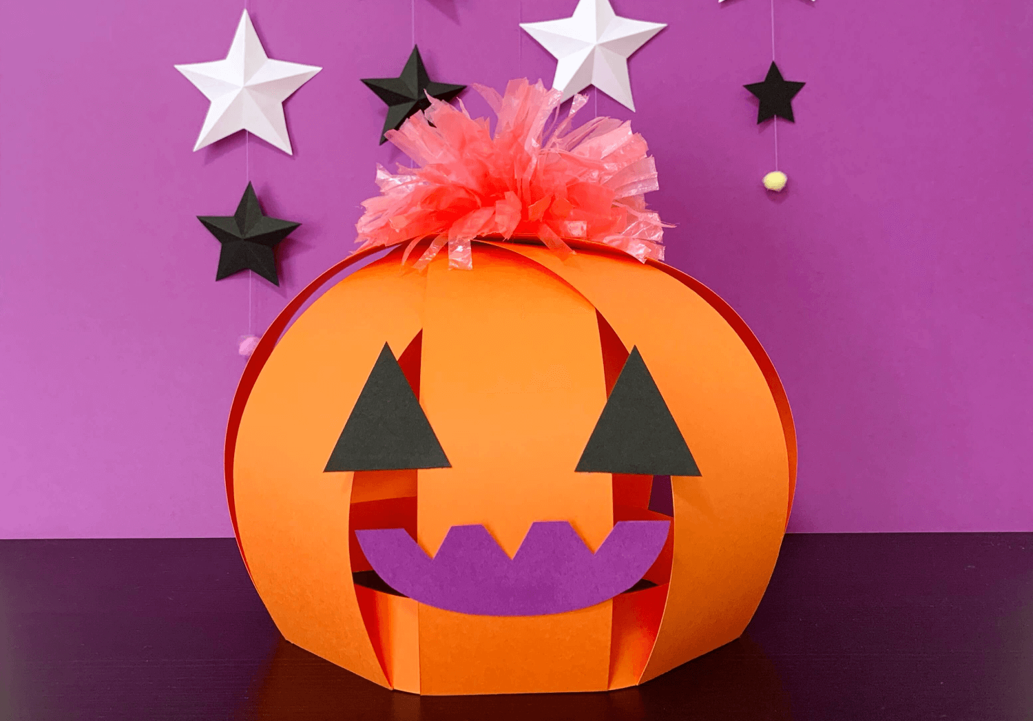 保育士ワーカーの育子ちゃん 秋におすすめの製作アイデア Trick Or Treat かぼちゃ の帽子 を被って ハロウィンイベントを子どもたちと一緒に盛り上げよう 材料 画用紙 スズランテープ のり セロハン など T Co Nmri0koeng 保育