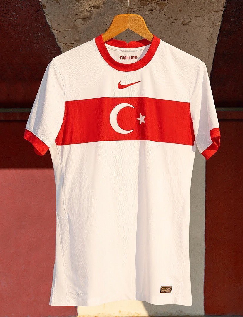 [#Turquie🇹🇷] 🔴 OFFICIEL !

La Turquie présente ses nouveaux maillots.