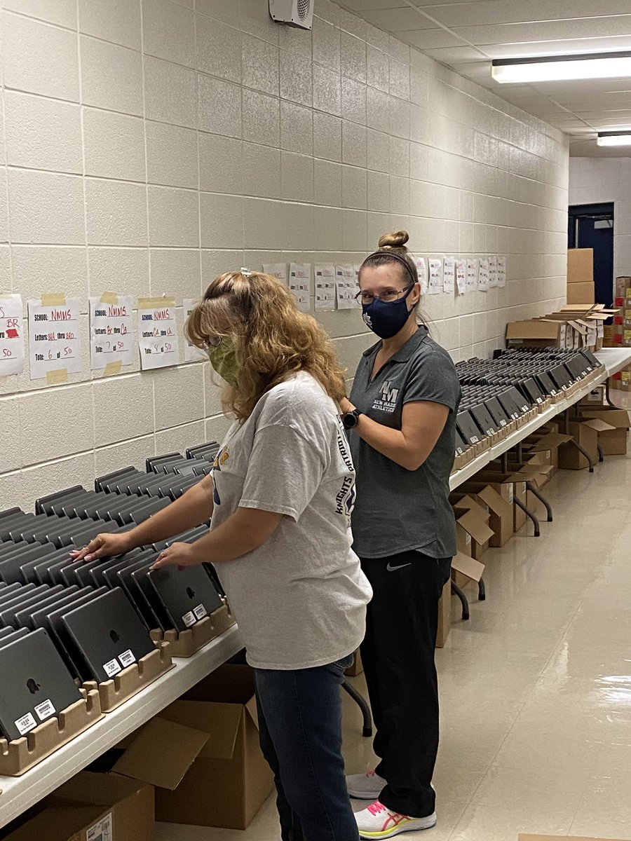 Many hands make for light work! Teachers came in early to help @NMMSNorthstars prepare to distribute 1,000 new iPads to families today and Thursday. Thank you @NKCSchools for making this happen!