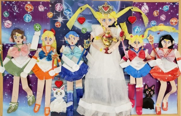 toryuneko1's tweet photo. セーラームーンボード作品と背景
＃セーラー戦士
＃セレニティ
＃ルナ
＃アルテミス
包装紙とラッピングペーパーで作りました
＃背景
＃包装紙
＃ラッピングペーパー
＃ボード作品 https://t.co/RAUHSspymh