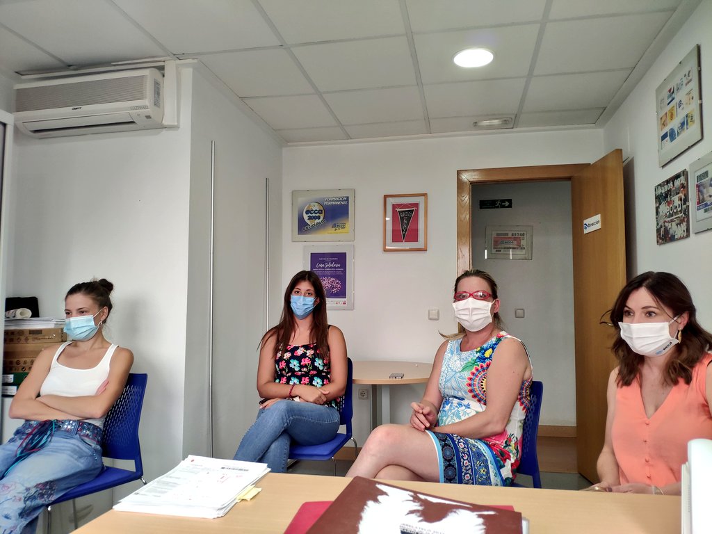 rbernad_ecca's tweet photo. Iniciamos un nuevo curso académico cargado de retos con una mañana con varios actos importantes. Toma de posesión del nuevo director general, y reunión general. 
Ya puedes matricularte en nuestra formación reglada
#EligeTuCaminoECCA
#Acogerte https://t.co/vORfxyKHxa