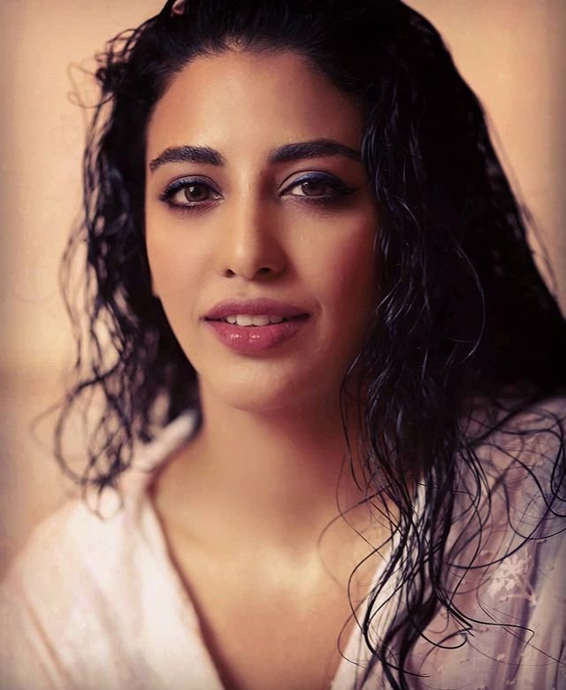 Eg1FGhRUwAABd4B?format=jpg&name=900x900