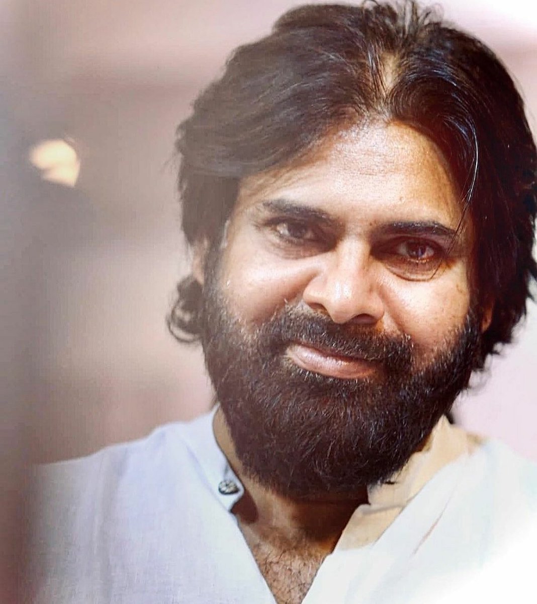 Darling38574432's tweet photo. #HBDPawanKalyan @PawanKalyan  #VakeelSaab  happy birthday anna https://t.co/Jw3cDVrdjy https://t.co/1srQwjd0W8