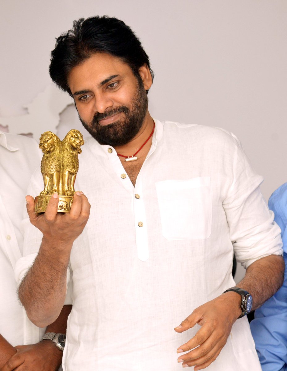 BSVM1997's tweet photo. రాజ్యాంగ పరిరక్షకుడు - నవ సమాజ వ్యవస్థాపకుడు.

#HBDPawanKalyan https://t.co/bEUkfAiIy0