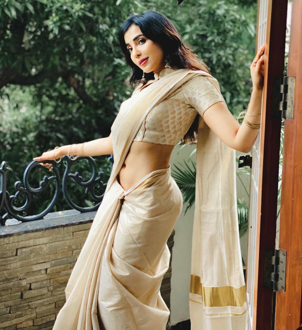 Magneticqueen's tweet photo. @paro_nair #ParvatiNair https://t.co/PczLpmtAeF
