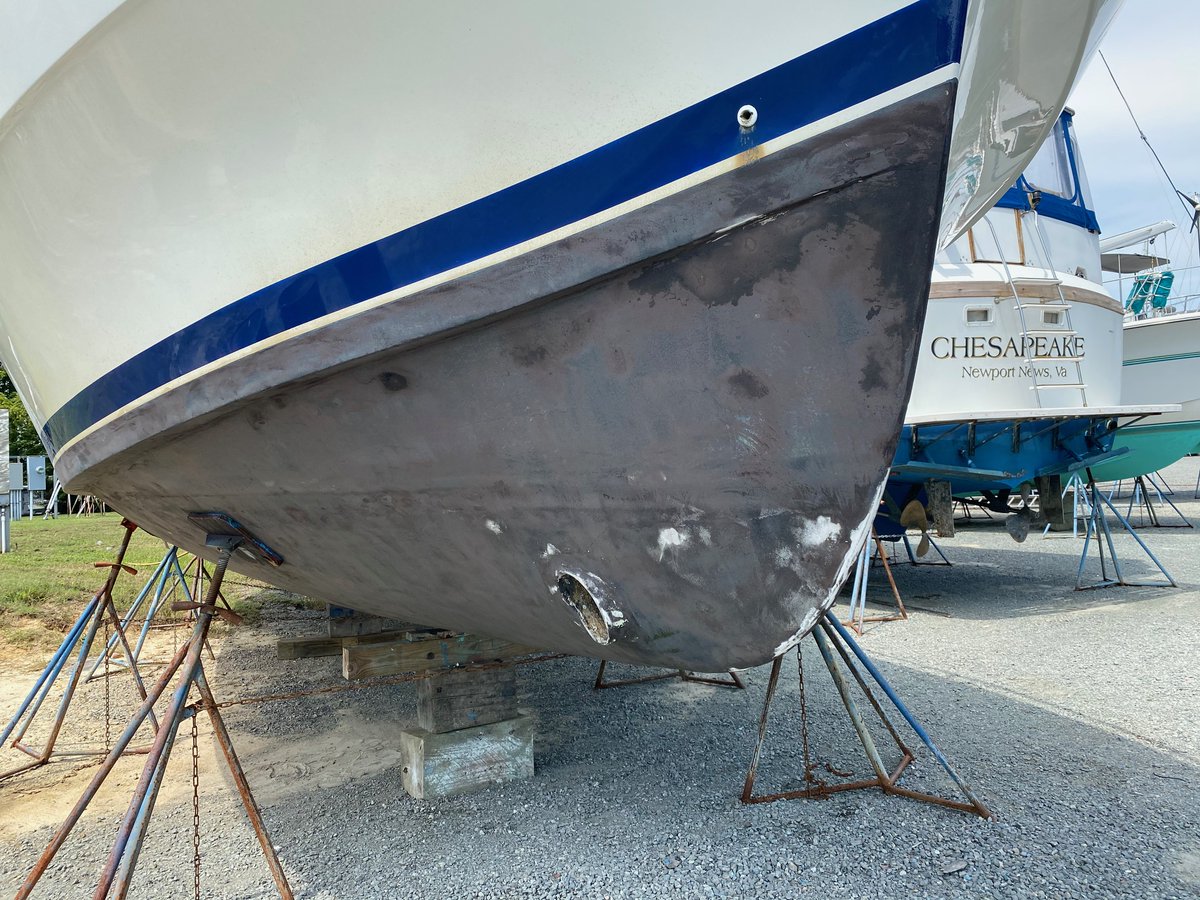DBYard's tweet image. Before and after of the new bottom and PropSpeed on 39 ft. Mainship.