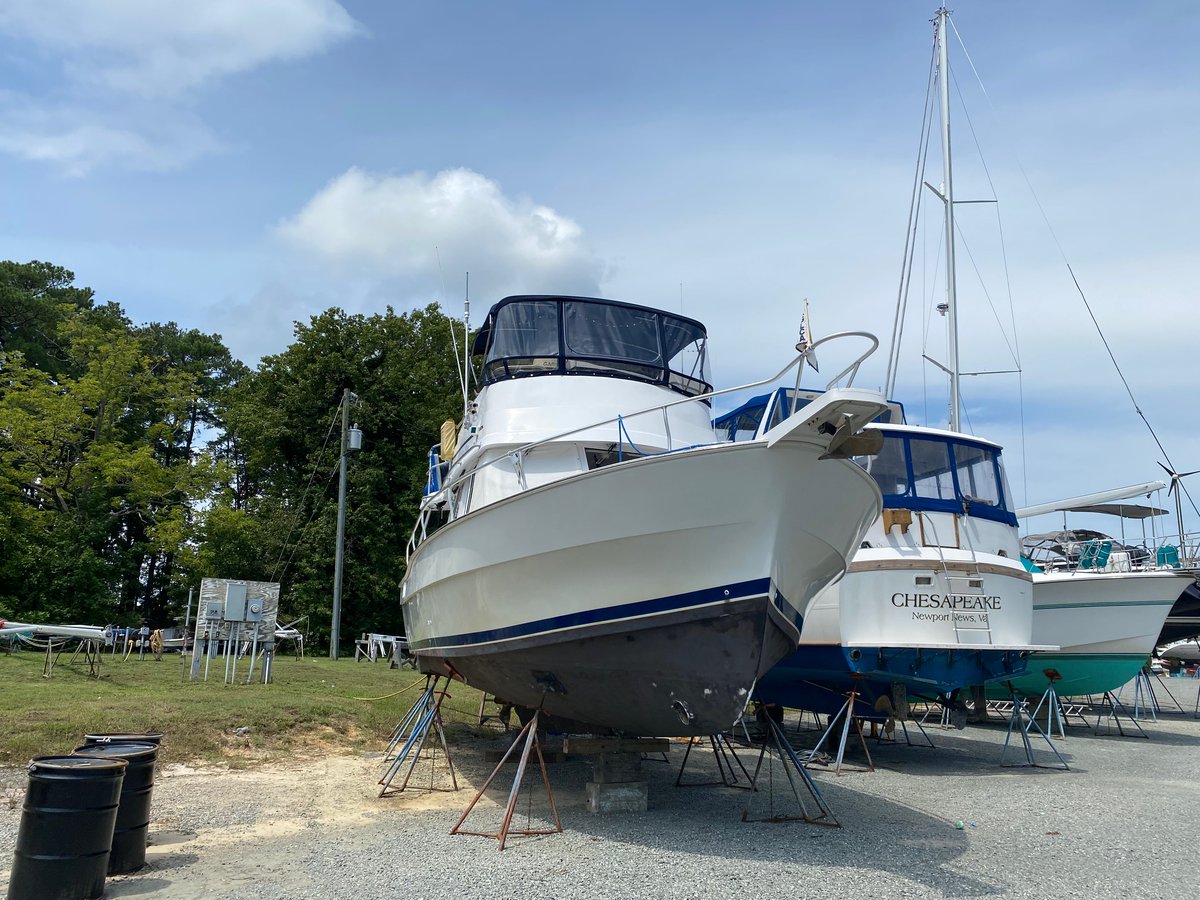 DBYard's tweet image. Before and after of the new bottom and PropSpeed on 39 ft. Mainship.