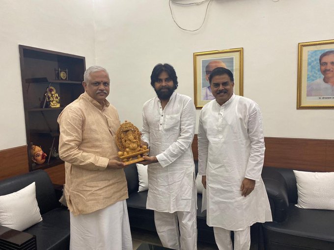 Happy Birthday to Superstar <a href="/PawanKalyan/">Pawan Kalyan</a> Garu.

May he rise high and continue to serve the people.

Wishing him best of health, success and happiness.
#HBDPawanKalyan