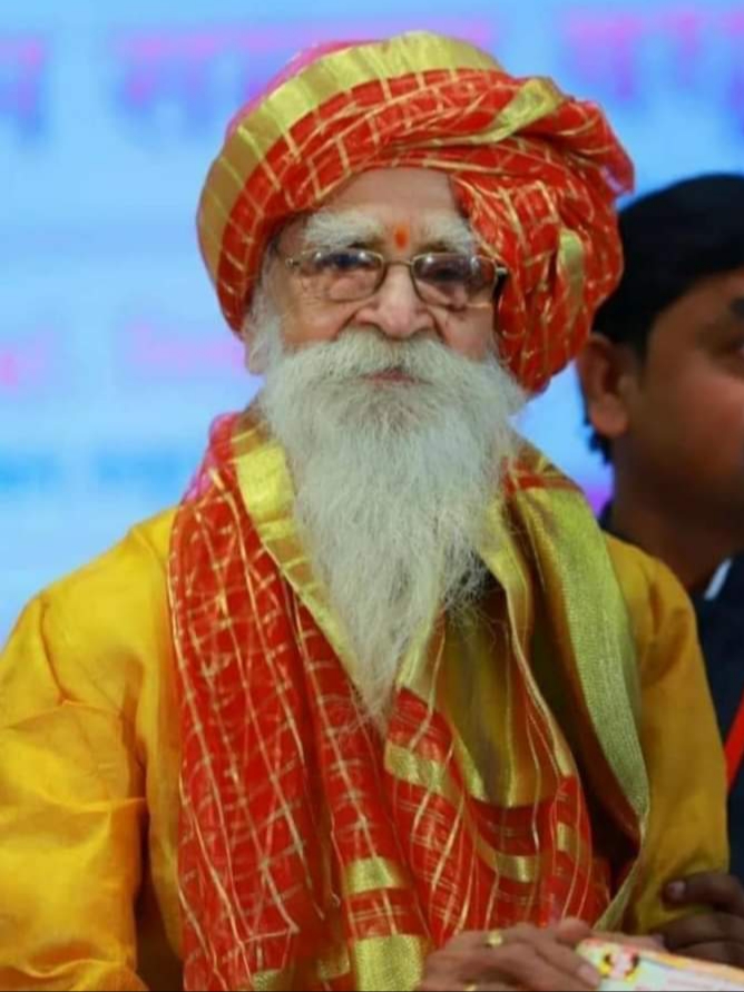 MeDeshmukh's tweet image. आध्यात्मिक गुरू, राष्ट्रसंत डॉ. शिवलिंग शिवाचार्य महाराज यांच्या निधनाची बातमी अत्यंत दुःखदायक आहे. त्यांनी लोकप्रबोधनासाठी आपले आयुष्य अर्पण केले. ते लाखो भक्तांसाठी &apos;ऊर्जा स्थळ&apos; होते. प्रवचनांमधून त्यांनी कायम मानवतेचा आणि एकतेचा मार्ग दाखवला. त्यांना विनम्र श्रद्धांजली.