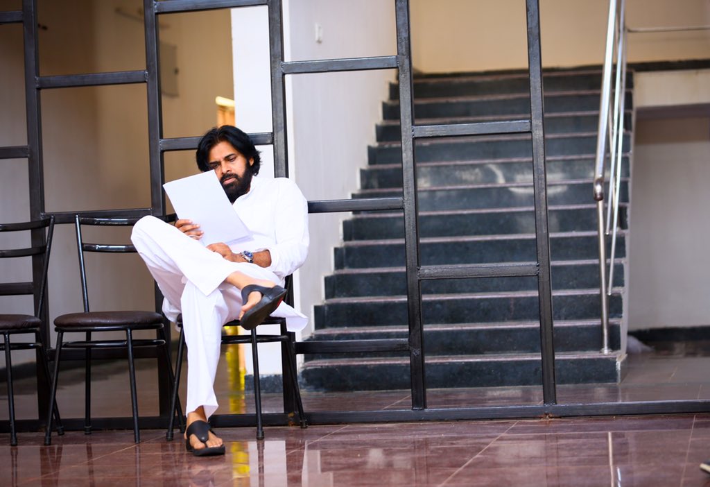 WdySimply's tweet photo. Wishing you a very Happy Birthday Megastar @PawanKalyan sir from @iTIGERSHROFF  fans 💥 Stay blessed &amp; Keep Entertaining us as usual 
Hope this bday be a Volcano of Happiness for you 🔥 

Gabbar Singh is my favourite movie of yours 🔥

#HBDPawanKalyan https://t.co/Iwu3nuXJ3z