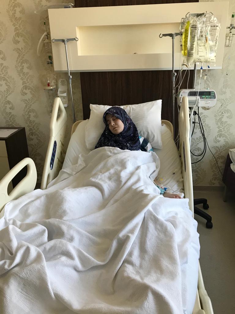 ademozkose's tweet photo. İlerici derecede kanser hastası olan üniversite öğrencisi Ayşe Koca bu dünyaya veda etmeden önce cezaevindeki babasını görmek istiyor. Lütfen hep birlikte Ayşe'nin sesi olalım. https://t.co/zX9B4DfLfr