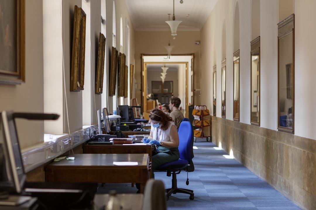theUL's tweet image. We&apos;re very excited about welcoming new and returning @Cambridge_Uni students to Cambridge libraries this year! 👋

Watch this 4 minute video to see what you can expect to see from your #camlibs libraries: web.microsoftstream.com/video/1926f15f…

#GoingToCambridge