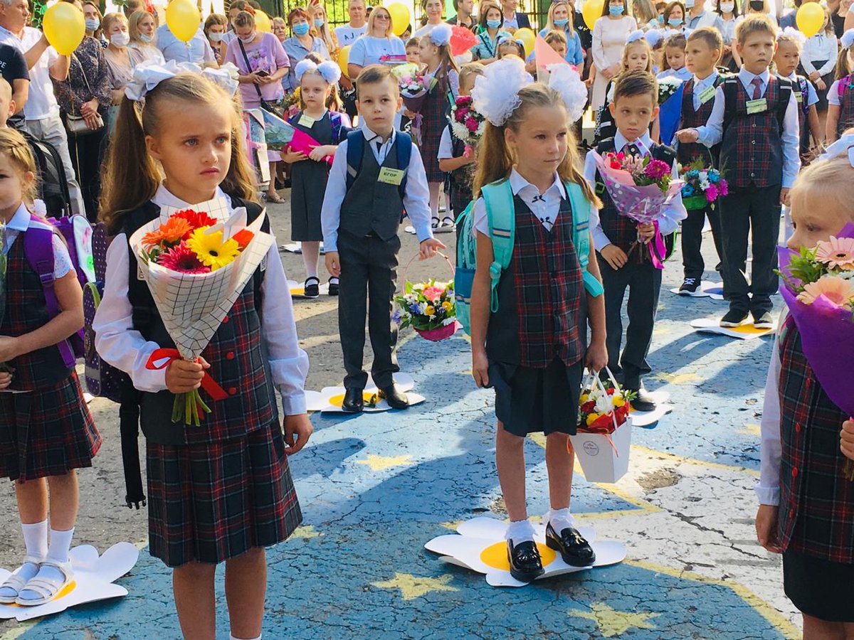 Сегодня в МБОУ Школа 10 прошла праздничная линейка посвященная 1 сентября. В мероприятии принял участие председатель Совета ТОС "Третий Приволжский микрорайон" Виктор Воропаев.
<a href="/VoropaevSamara/">Виктор Воропаев</a> <a href="/promadm/">Promadm.samara</a>