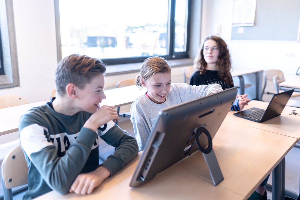 ProwiseSchweiz's tweet photo. Unser Alleskönner ist Tablet und Computer in einem. Vielseitig einsetzbar in jeder Situation im Klassenzimmer. 🎓 Auch für Schulen mit begrenztem Budget bietet er viele neue Möglichkeiten. 

Mehr erfahren 🔗 https://t.co/Qm9Rck1dad
 
Wir freuen uns auf Ihre Kontaktaufnahme. https://t.co/WBxIsi65sa