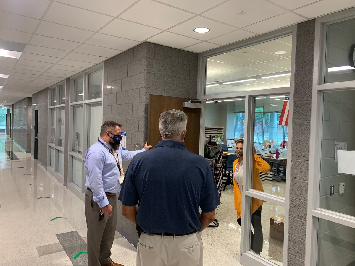 Joe_D_EssexExec's tweet photo. Today I stopped by to tour the Essex County Donald Payne, Sr. School of Technology for the first day of school for our teachers. #EssexCounty #PuttingEssexCountyFirst #PayneTech https://t.co/nWUZfmhJWJ